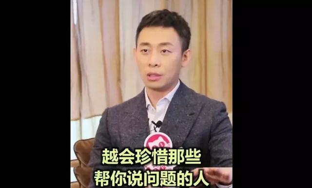 包含罚下一人让翻盘难度加大，满意少一人展现出的拼搏精神的词条